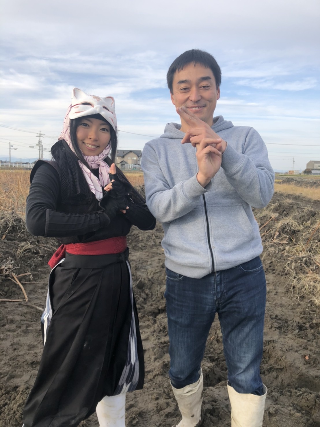 服部半蔵忍者隊水蓮さんが蓮根掘り体験に来ていただきました れんこん堀体験 清水食品株式会社ホームページ 服部半蔵忍者隊水蓮さんが蓮根掘り体験に来ていただきました れんこん堀体験 清水食品株式会社ホームページ